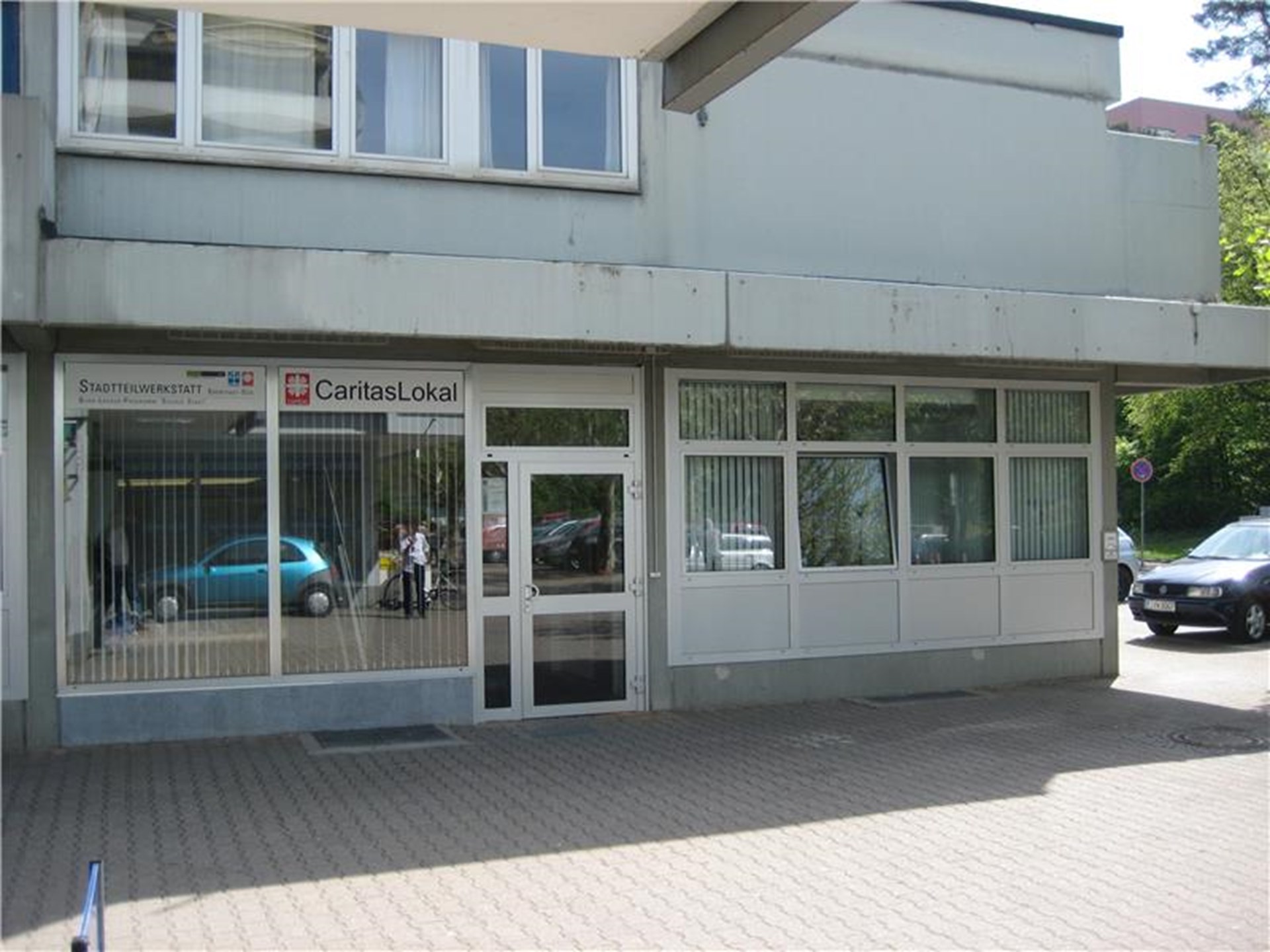 Eingang und Glasfront des Caritaszentrum Eberstadt Süden